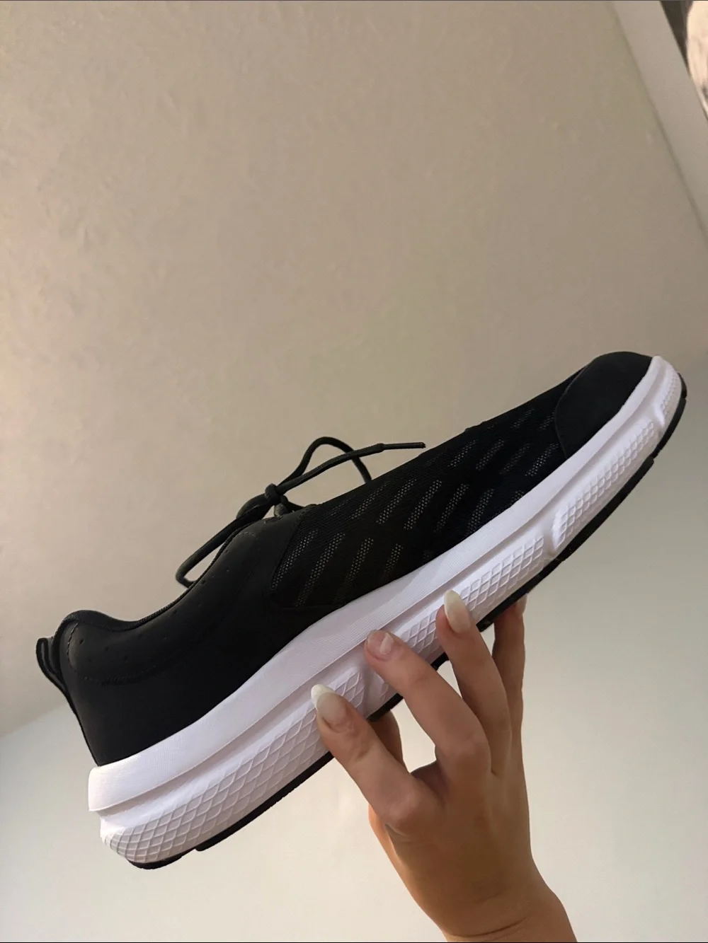 Under Armour Charged Assert 10 Sneaker